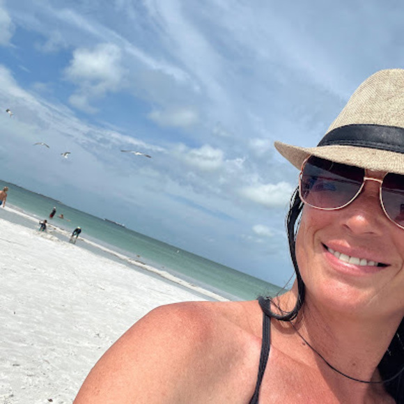 Meet your Posher, Melissa - Picture 1 of 1